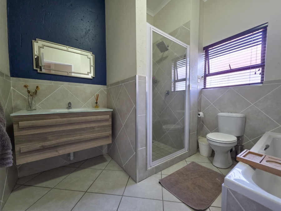2 Bedroom Property for Sale in Goedeburg Gauteng