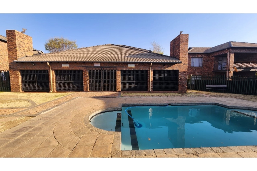 To Let 2 Bedroom Property for Rent in Sonneveld Gauteng