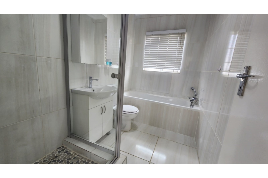 To Let 2 Bedroom Property for Rent in Sonneveld Gauteng