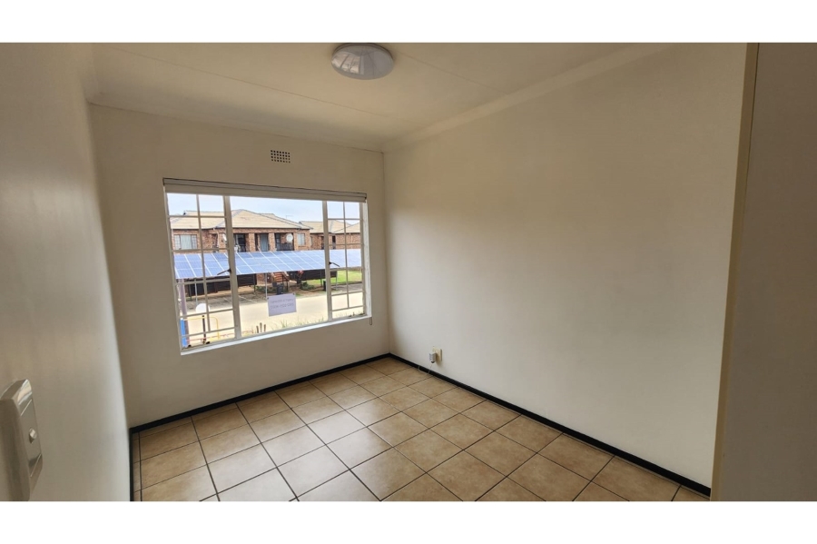 To Let 2 Bedroom Property for Rent in Sonneveld Gauteng
