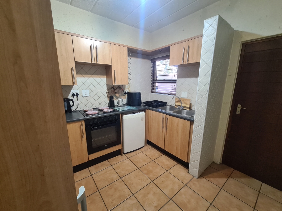 To Let 2 Bedroom Property for Rent in Magaliessig Gauteng