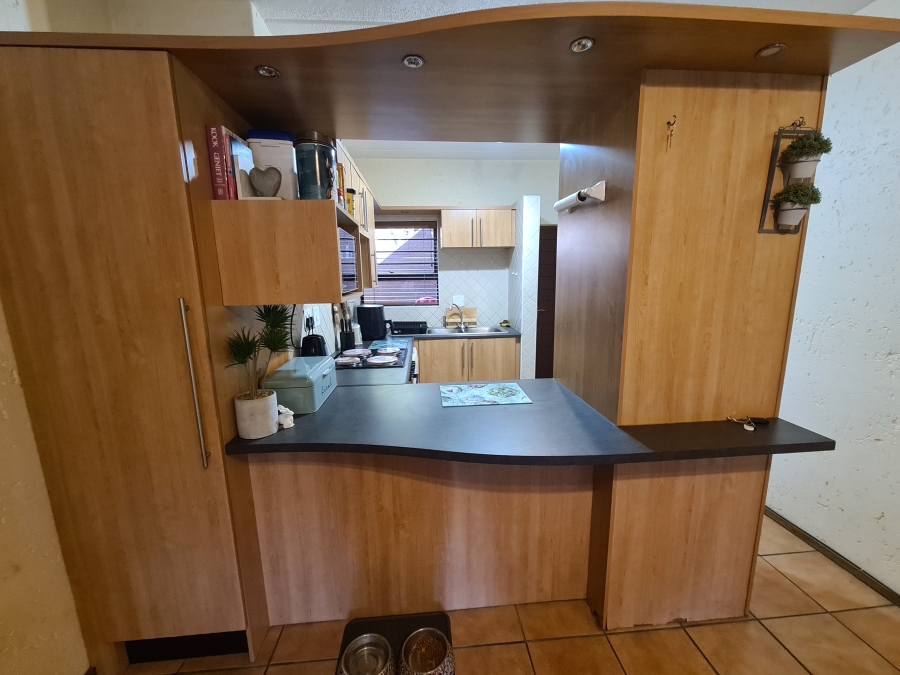 To Let 2 Bedroom Property for Rent in Magaliessig Gauteng