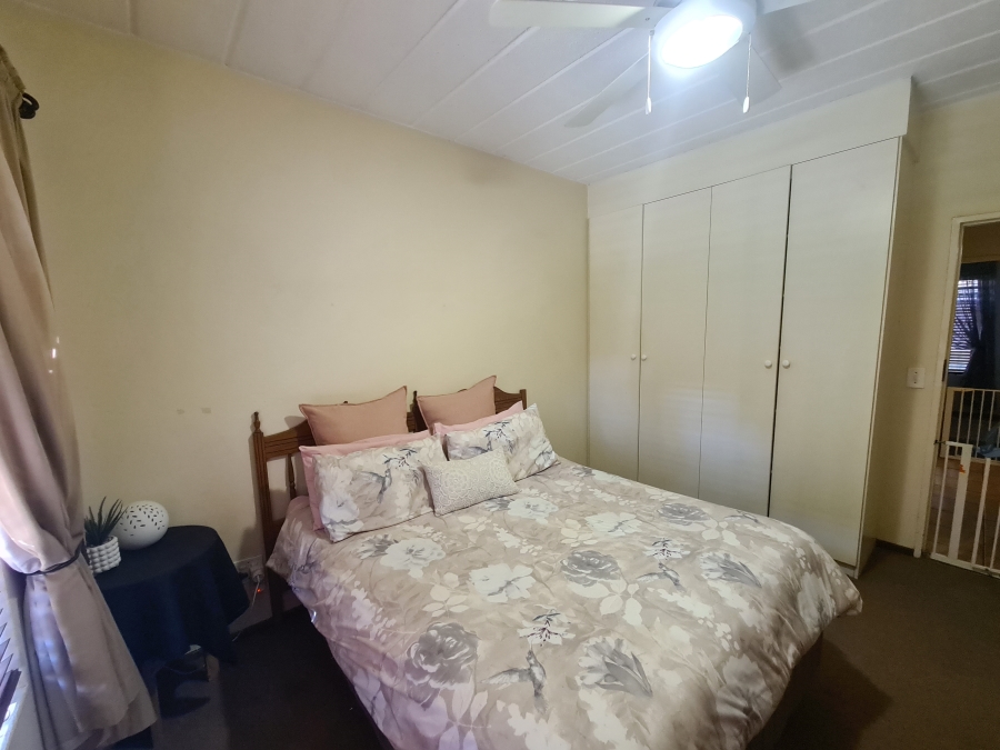 To Let 2 Bedroom Property for Rent in Magaliessig Gauteng