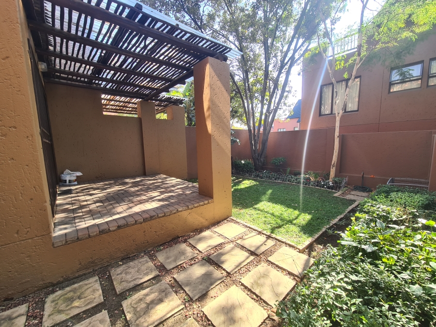 To Let 2 Bedroom Property for Rent in Magaliessig Gauteng