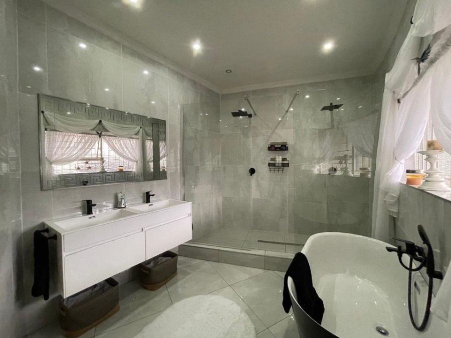 3 Bedroom Property for Sale in Albemarle Ext 2 Gauteng