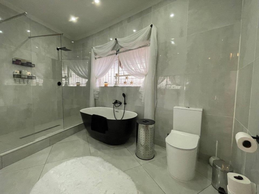 3 Bedroom Property for Sale in Albemarle Ext 2 Gauteng