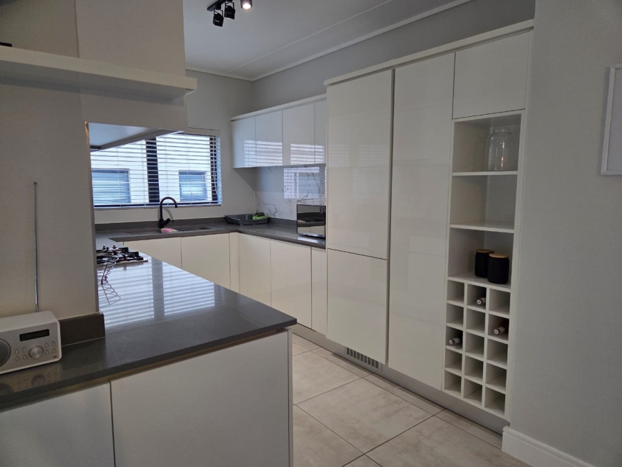To Let 3 Bedroom Property for Rent in The Polofields Gauteng