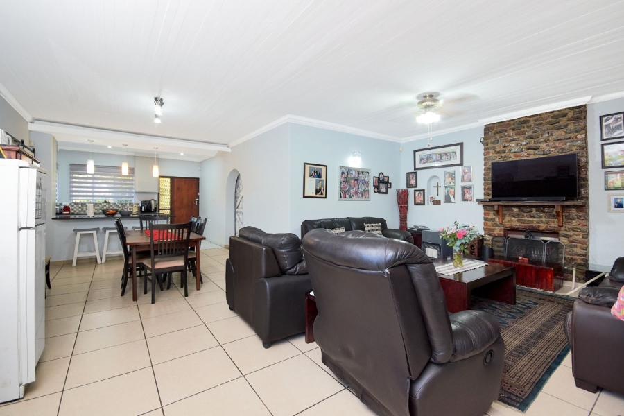 9 Bedroom Property for Sale in Brackenhurst Gauteng