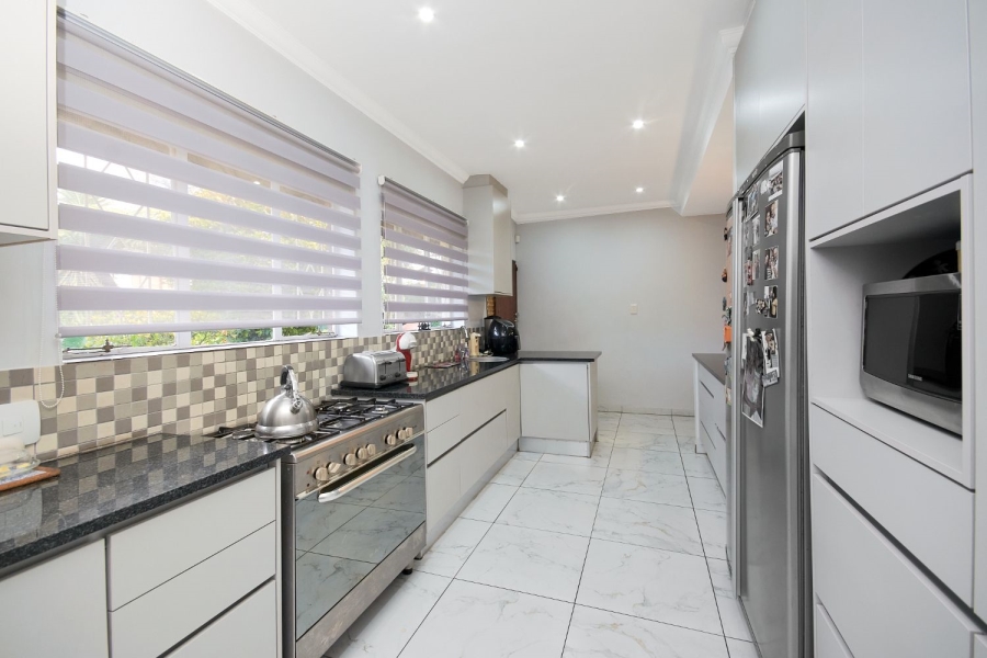 9 Bedroom Property for Sale in Brackenhurst Gauteng