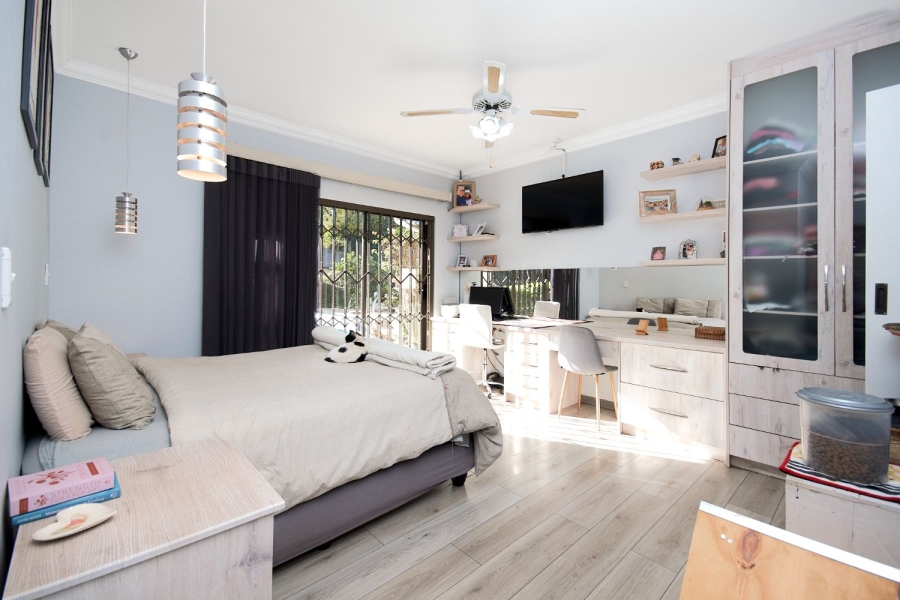 9 Bedroom Property for Sale in Brackenhurst Gauteng