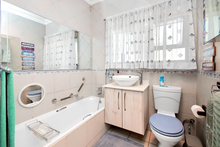 9 Bedroom Property for Sale in Brackenhurst Gauteng