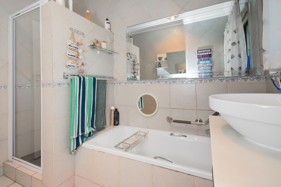 9 Bedroom Property for Sale in Brackenhurst Gauteng
