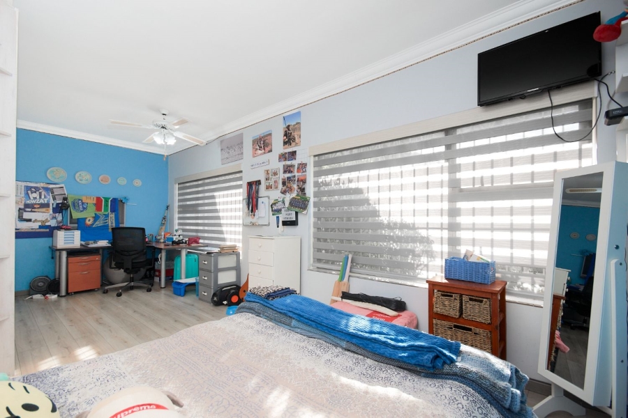 9 Bedroom Property for Sale in Brackenhurst Gauteng
