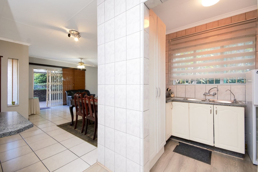 9 Bedroom Property for Sale in Brackenhurst Gauteng