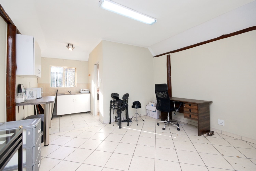 9 Bedroom Property for Sale in Brackenhurst Gauteng
