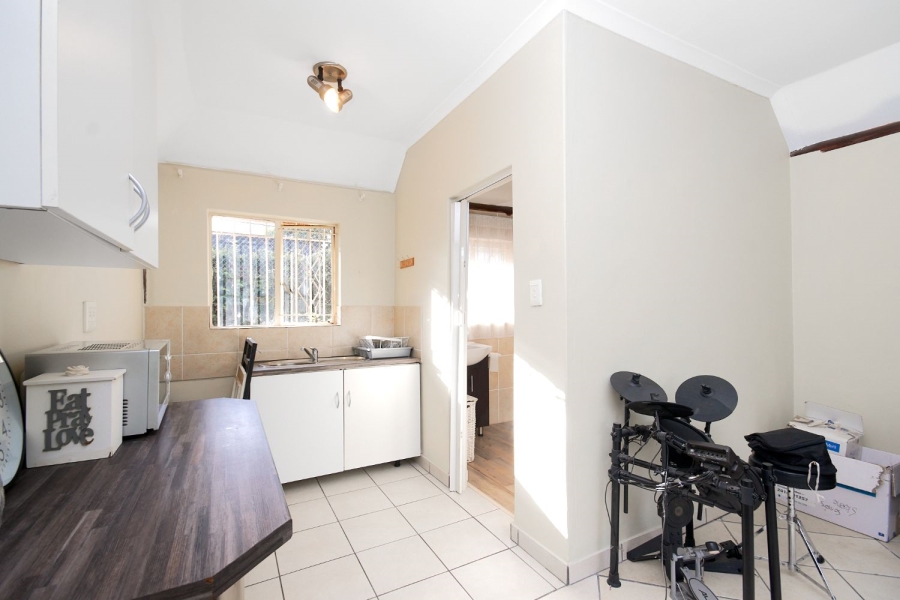 9 Bedroom Property for Sale in Brackenhurst Gauteng
