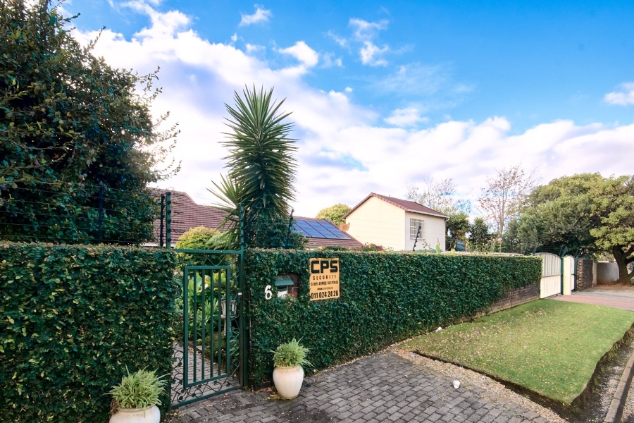 9 Bedroom Property for Sale in Brackenhurst Gauteng