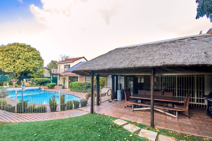 9 Bedroom Property for Sale in Brackenhurst Gauteng