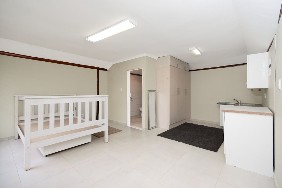 9 Bedroom Property for Sale in Brackenhurst Gauteng