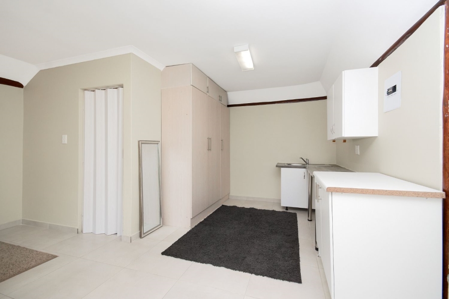 9 Bedroom Property for Sale in Brackenhurst Gauteng