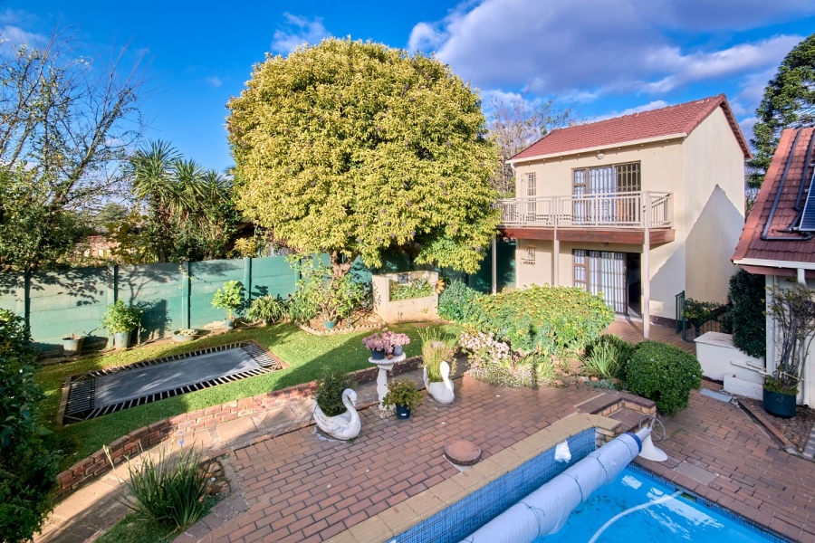 9 Bedroom Property for Sale in Brackenhurst Gauteng