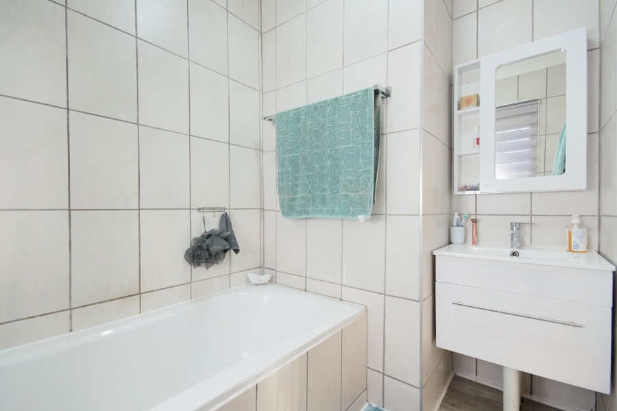 9 Bedroom Property for Sale in Brackenhurst Gauteng