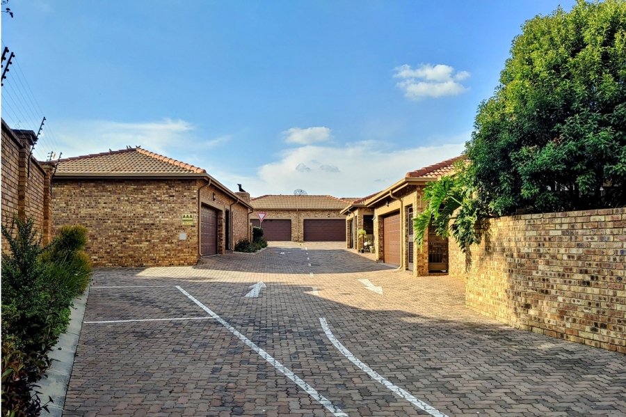 To Let 3 Bedroom Property for Rent in Bartlett Gauteng