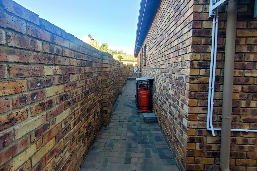 To Let 3 Bedroom Property for Rent in Bartlett Gauteng