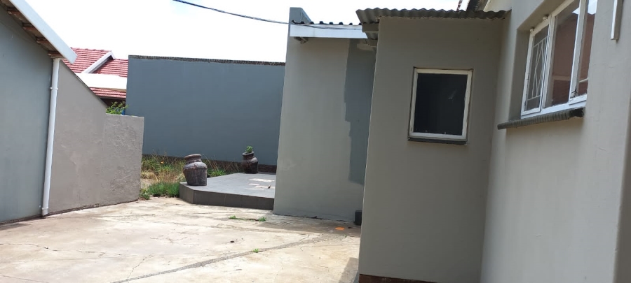 3 Bedroom Property for Sale in Greenhills Gauteng
