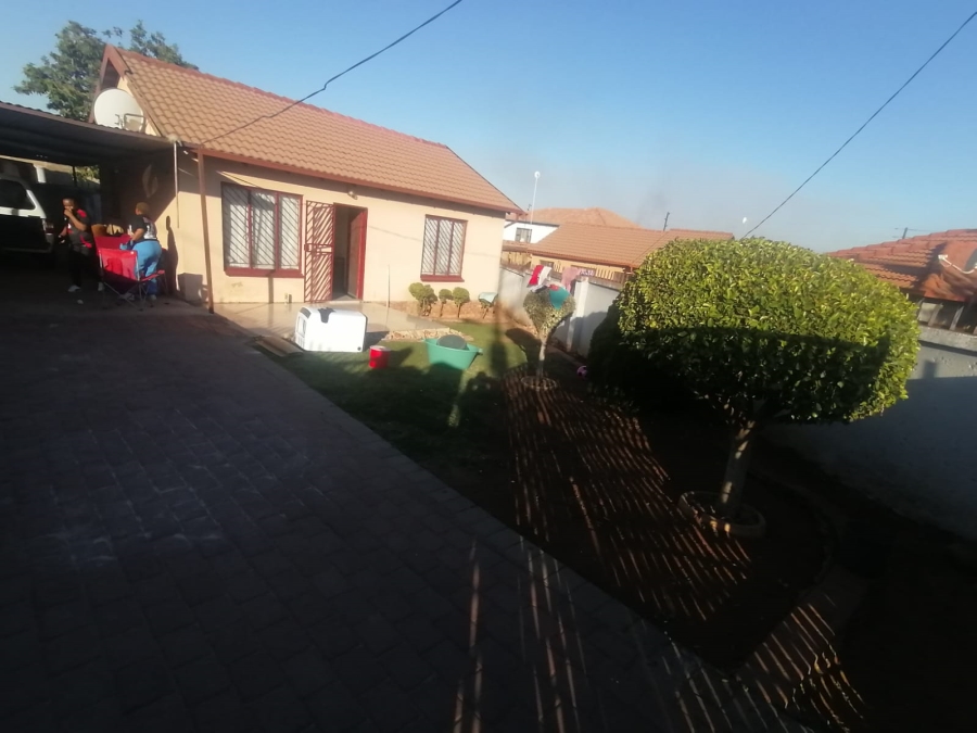 2 Bedroom Property for Sale in Lotus Gardens Gauteng