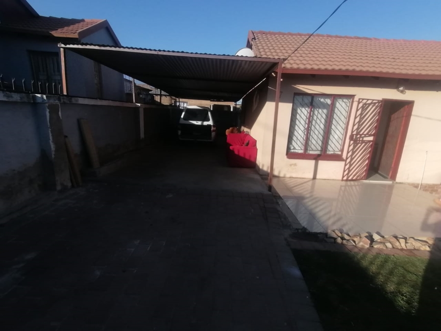 2 Bedroom Property for Sale in Lotus Gardens Gauteng