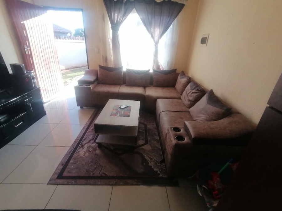 2 Bedroom Property for Sale in Lotus Gardens Gauteng