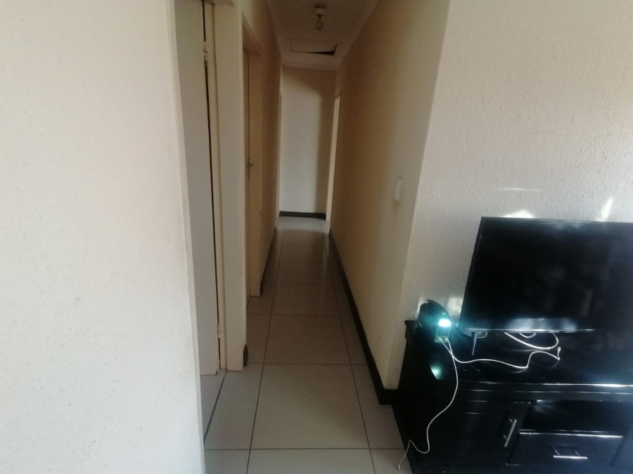 2 Bedroom Property for Sale in Lotus Gardens Gauteng