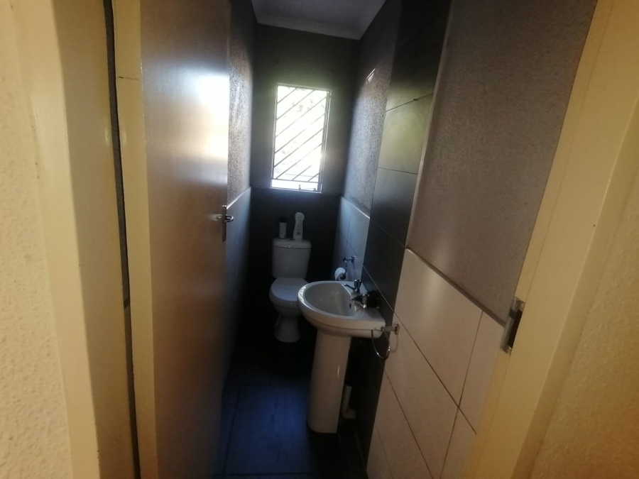 2 Bedroom Property for Sale in Lotus Gardens Gauteng