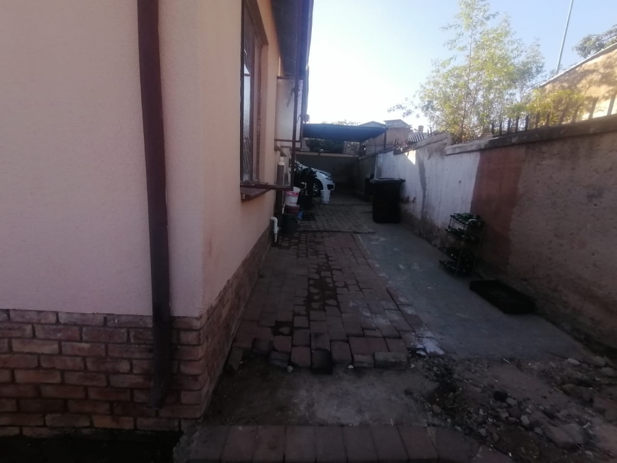 2 Bedroom Property for Sale in Lotus Gardens Gauteng