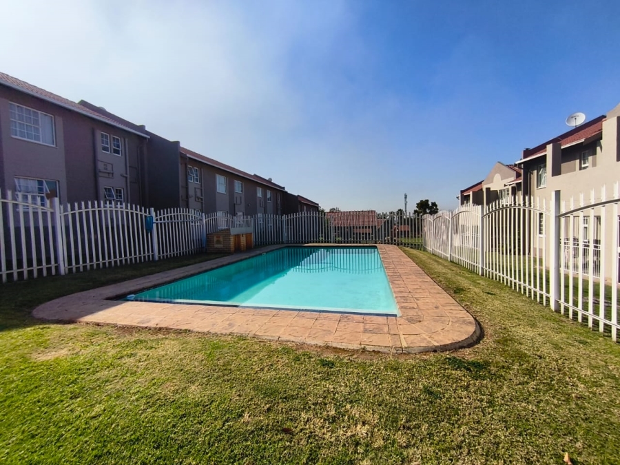 2 Bedroom Property for Sale in Meyersdal Gauteng