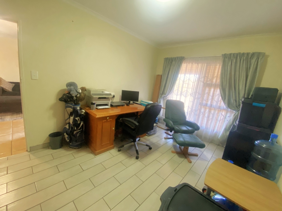 2 Bedroom Property for Sale in Monument Gauteng