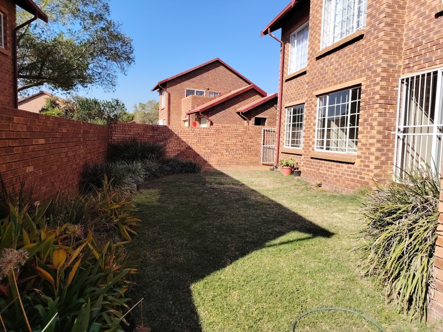 2 Bedroom Property for Sale in The Reeds Gauteng