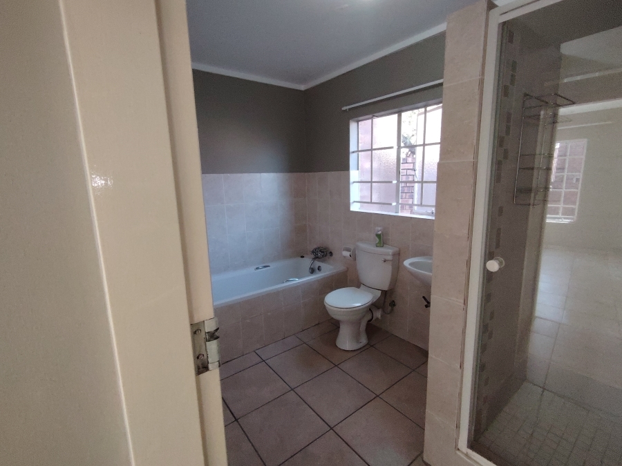 2 Bedroom Property for Sale in The Reeds Gauteng