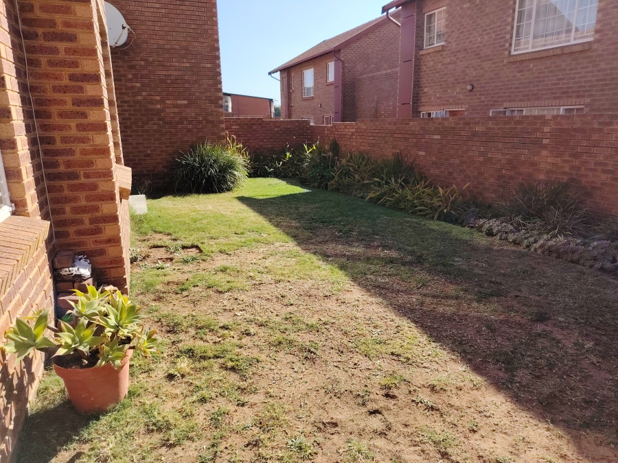 2 Bedroom Property for Sale in The Reeds Gauteng
