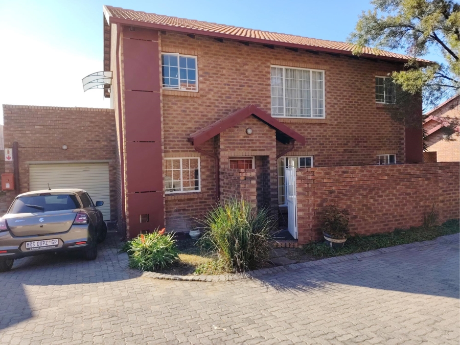 2 Bedroom Property for Sale in The Reeds Gauteng