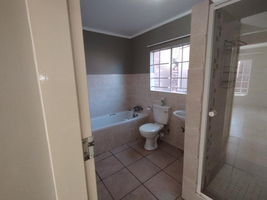 2 Bedroom Property for Sale in The Reeds Gauteng