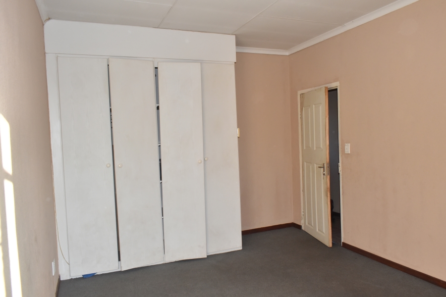 2 Bedroom Property for Sale in La Montagne Gauteng