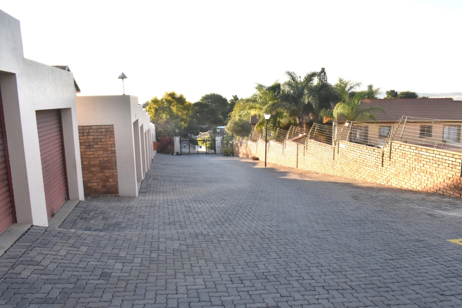 2 Bedroom Property for Sale in La Montagne Gauteng