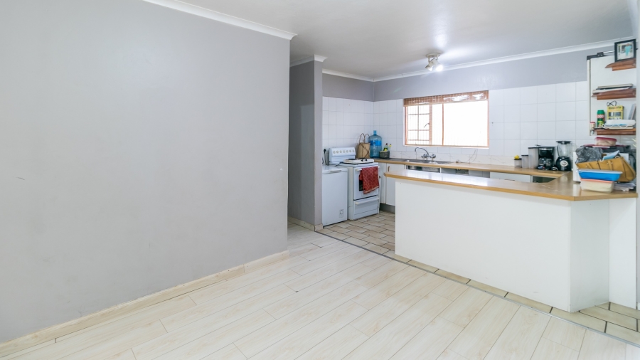 To Let 2 Bedroom Property for Rent in Halfway Gardens Gauteng