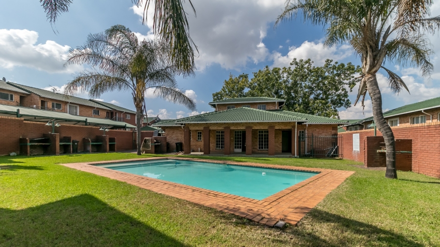 To Let 2 Bedroom Property for Rent in Halfway Gardens Gauteng