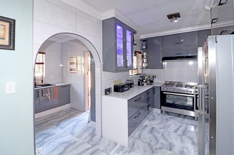 3 Bedroom Property for Sale in Marais Steyn Park Gauteng
