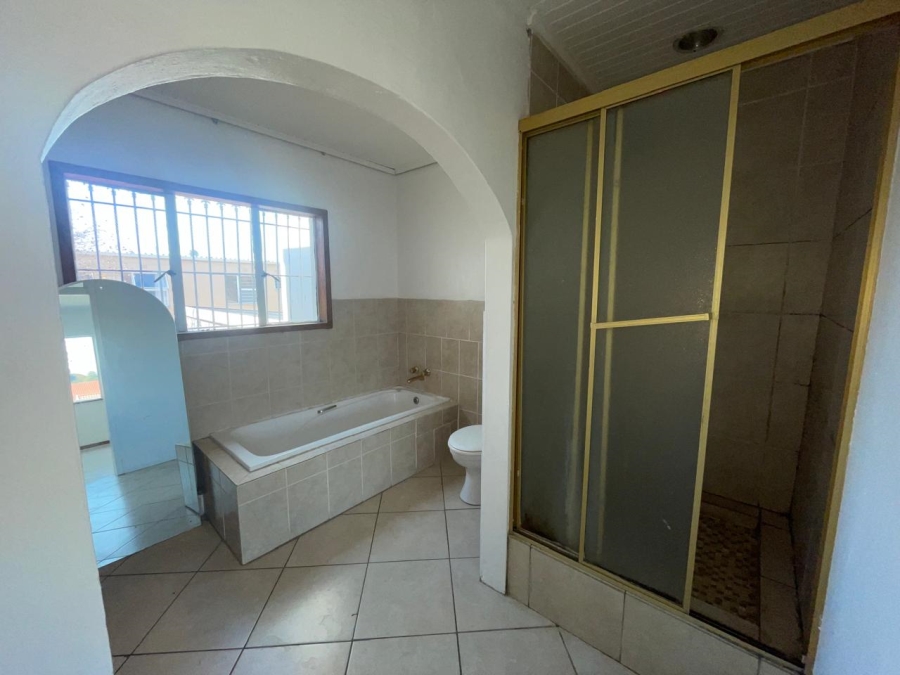 2 Bedroom Property for Sale in Fairland Gauteng
