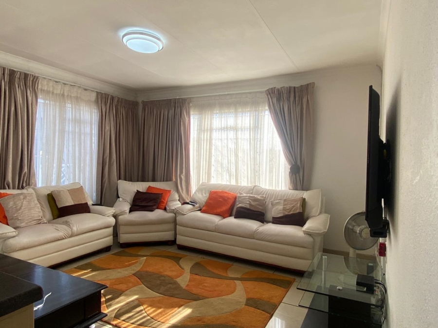 To Let 3 Bedroom Property for Rent in Moroka North Gauteng