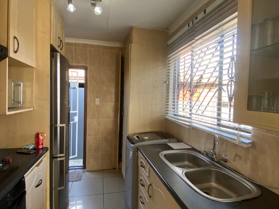 To Let 3 Bedroom Property for Rent in Moroka North Gauteng